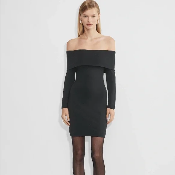 Aritzia Off-Shoulder Long Sleeve Dress in Deep Purple. - Picture 4 of 6